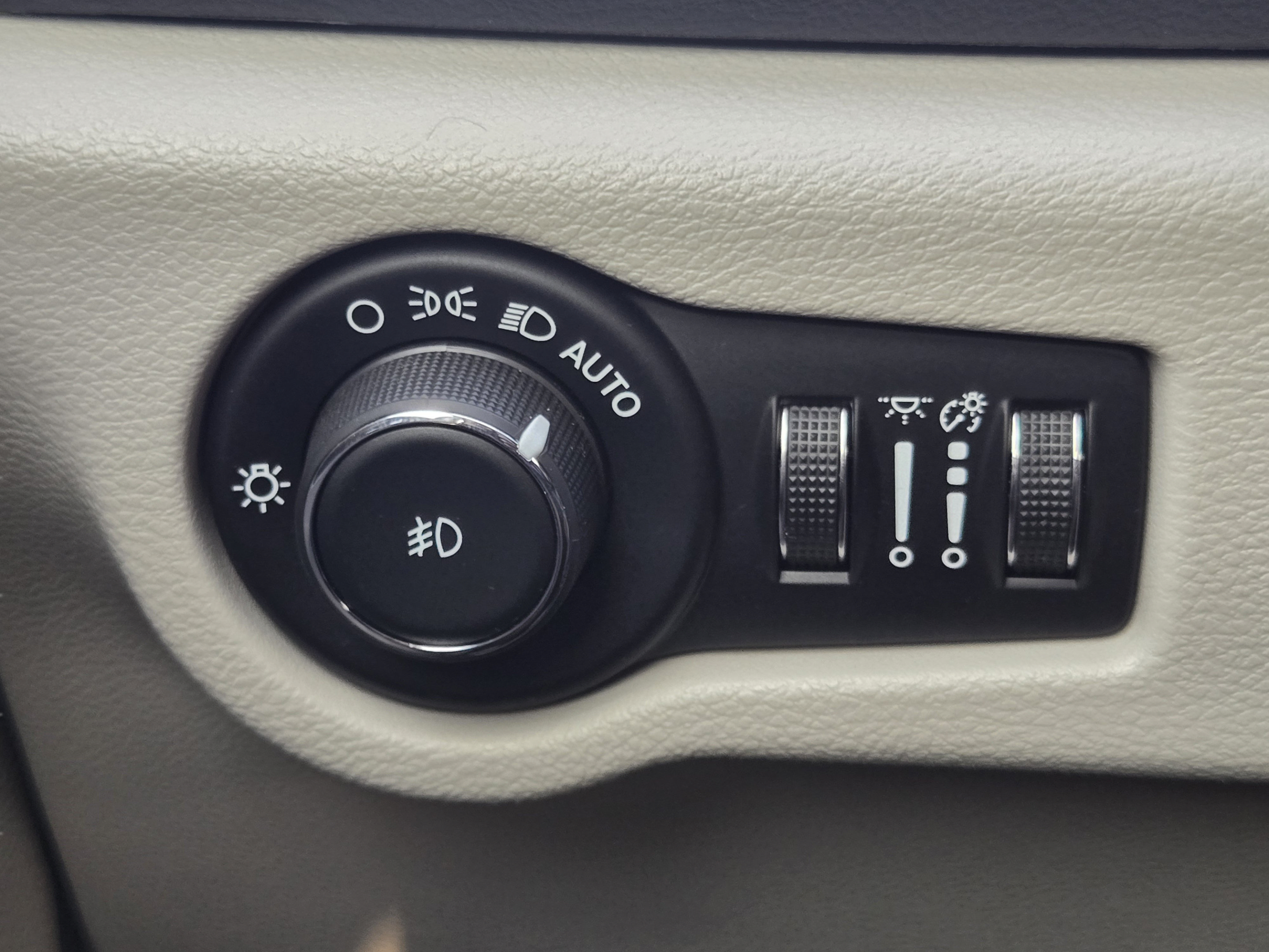 Used 2019 Chrysler Pacifica Touring-L Plus FWD image 19