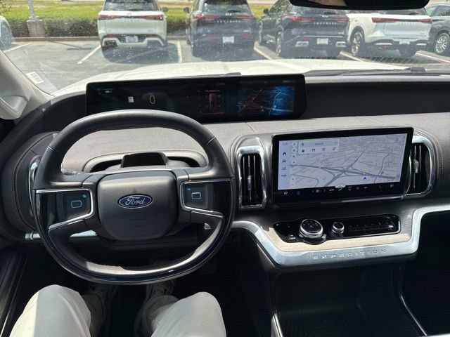 Used 2025 Ford Expedition Max Platinum AWD/4WD image 2