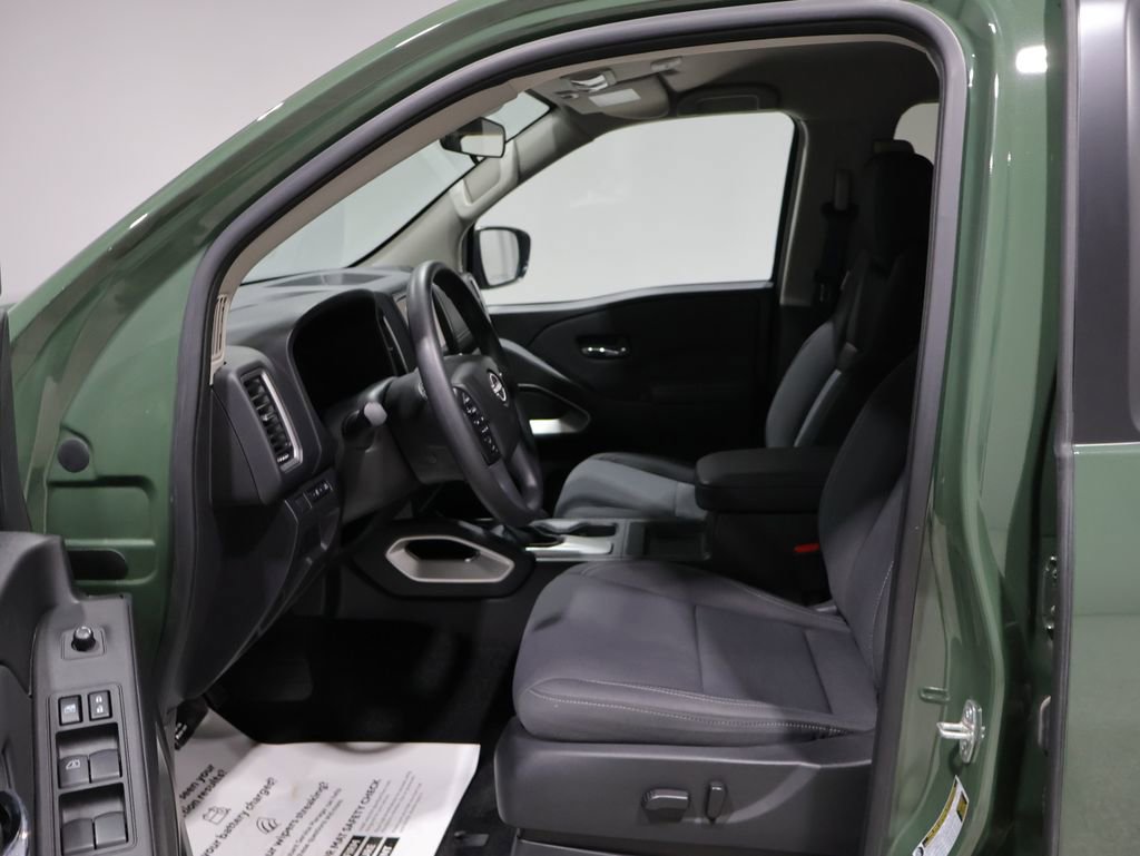 Used 2024 Nissan Frontier SV image 10