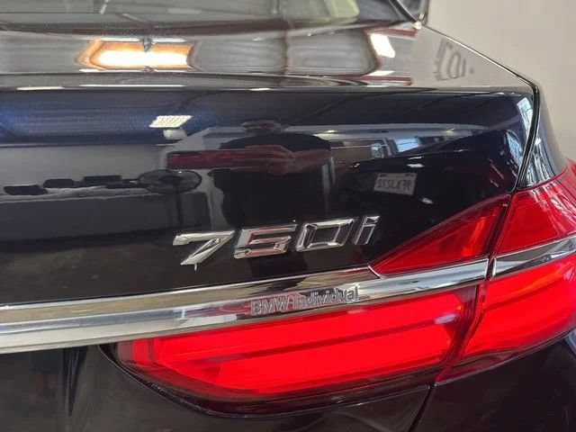 Used 2018 BMW 750i RWD image 12