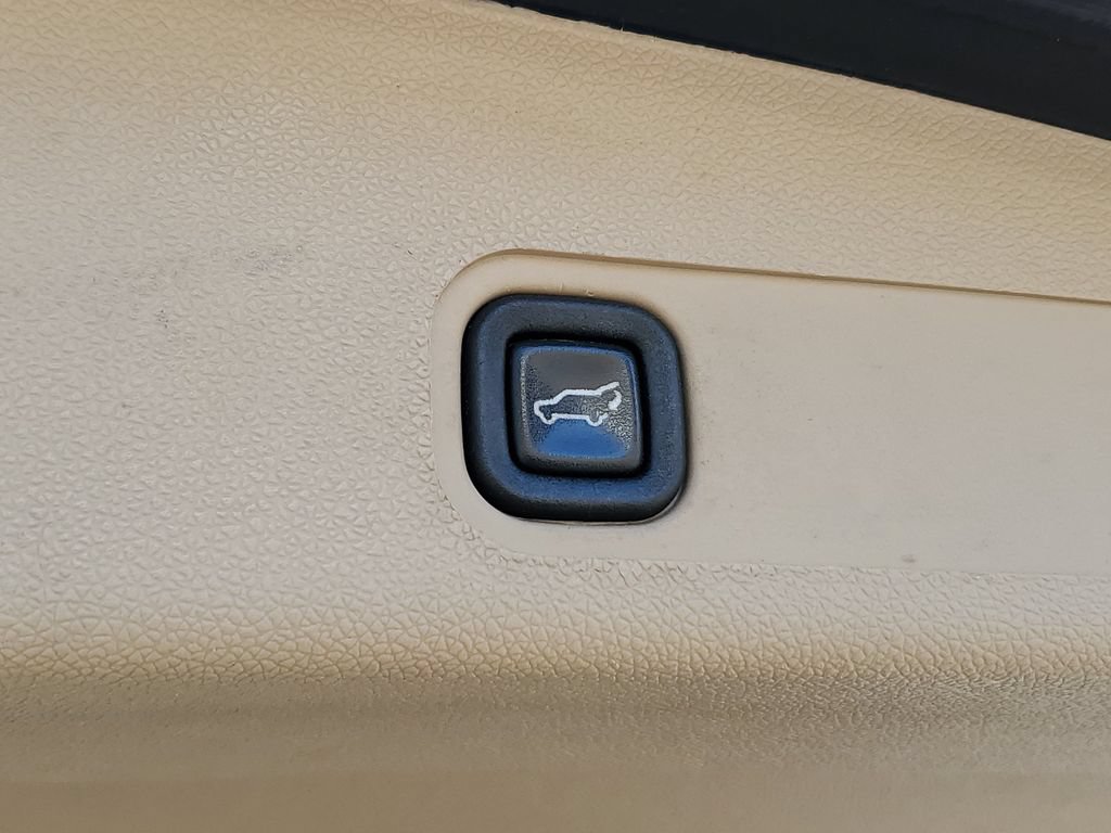 Used 2014 Chevrolet Suburban LTZ AWD/4WD image 9