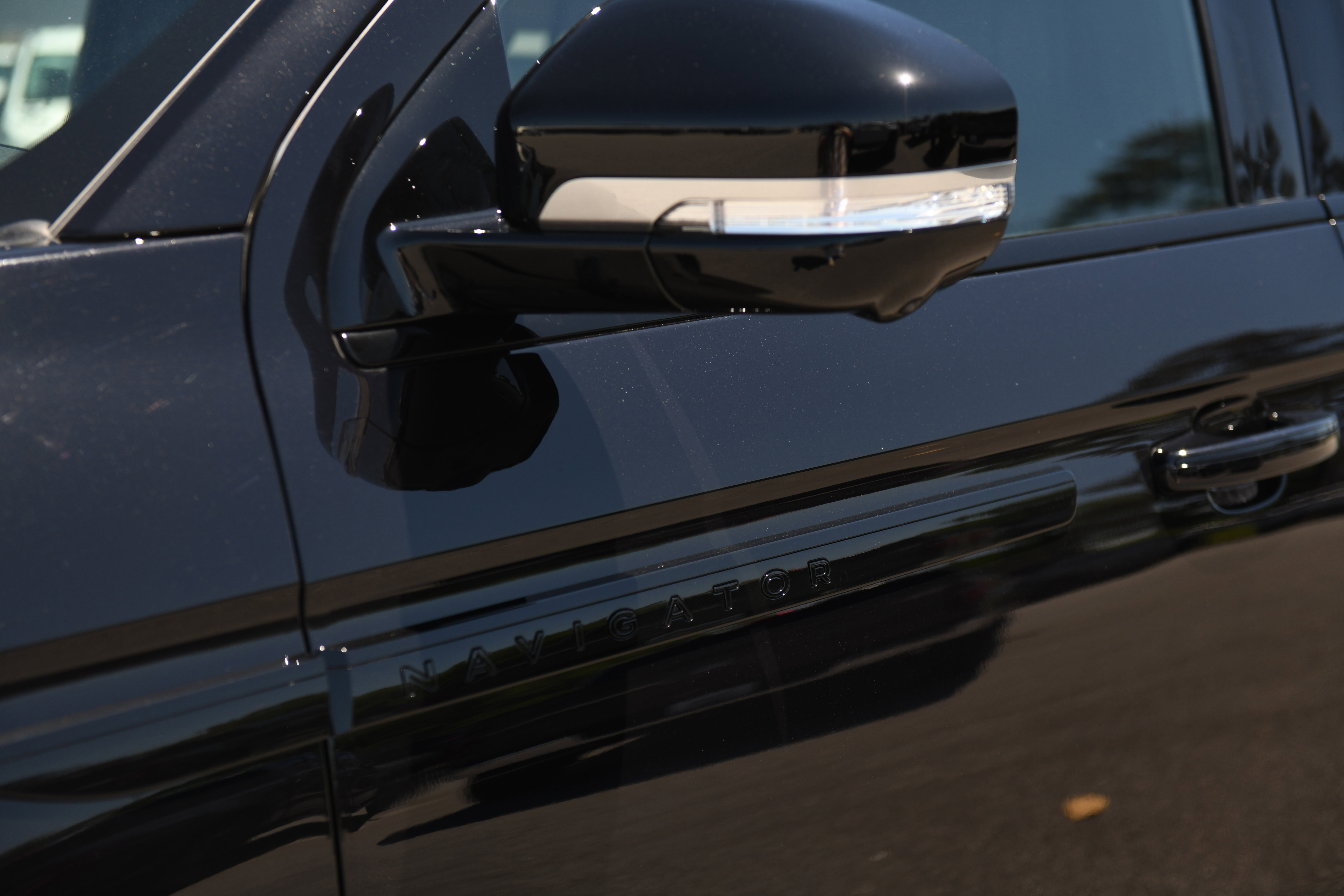 Used 2025 Lincoln Navigator Reserve w/ Jet Appearance Package image 13