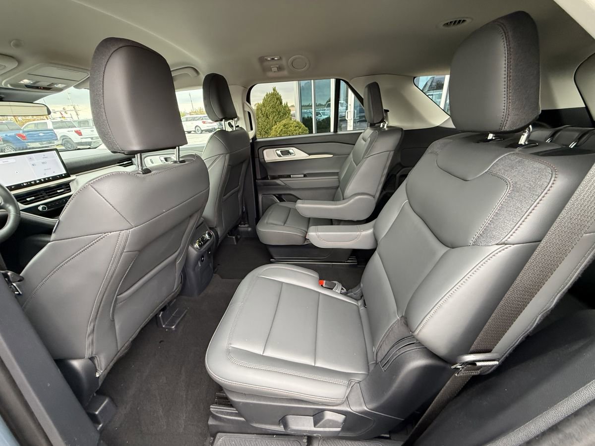 Used 2025 Ford Explorer Active w/ Active Comfort Package image 13