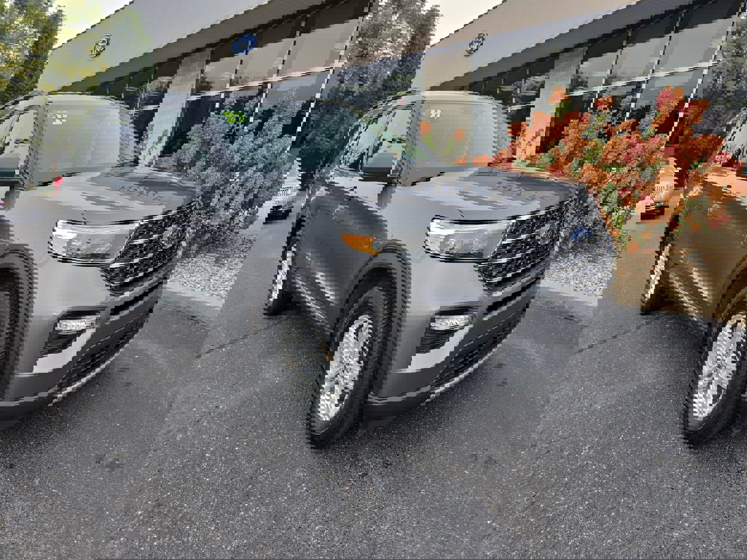 Used 2022 Ford Explorer XLT image 1