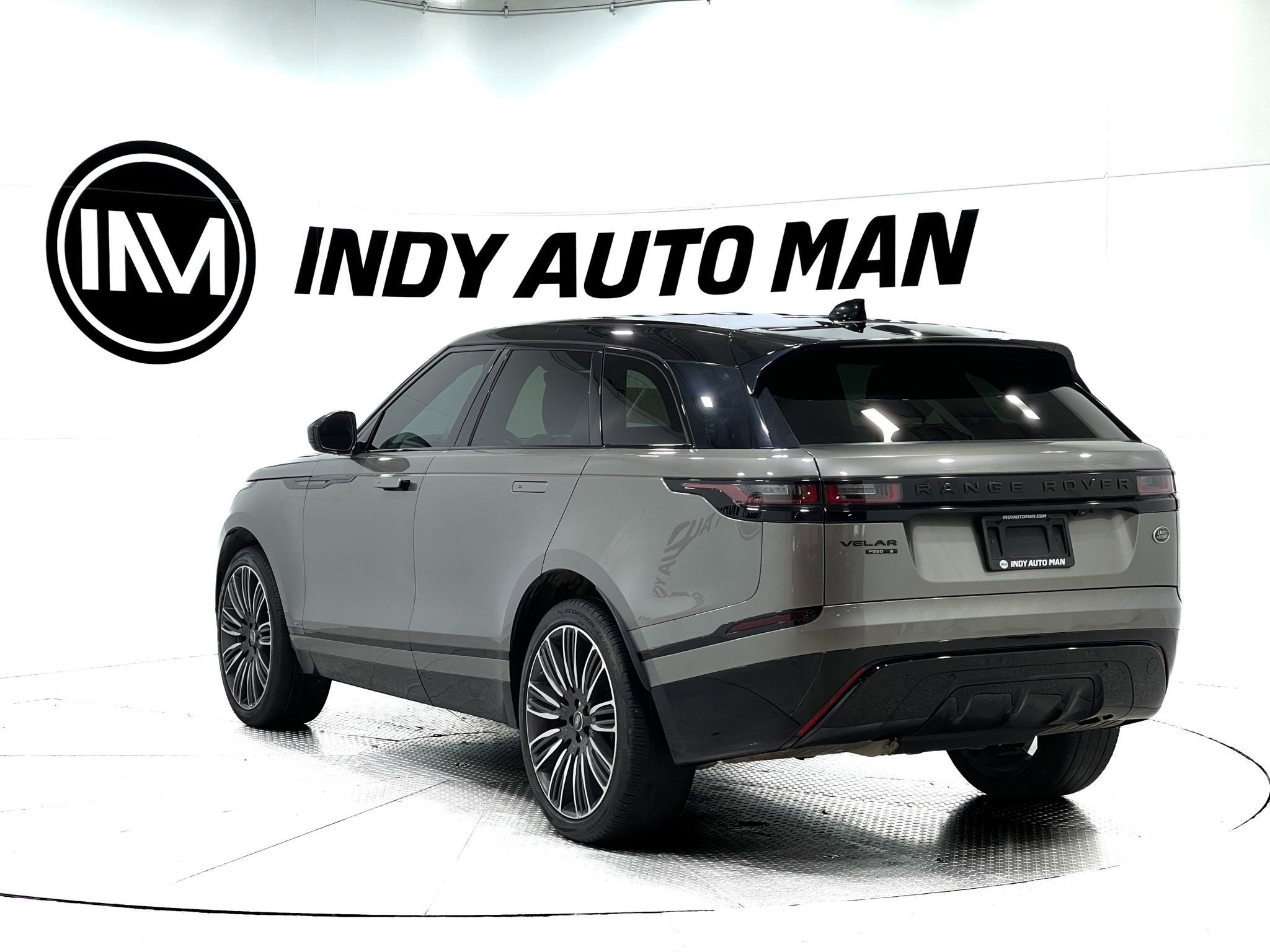 Used 2020 Land Rover Range Rover Velar R-Dynamic S image 6