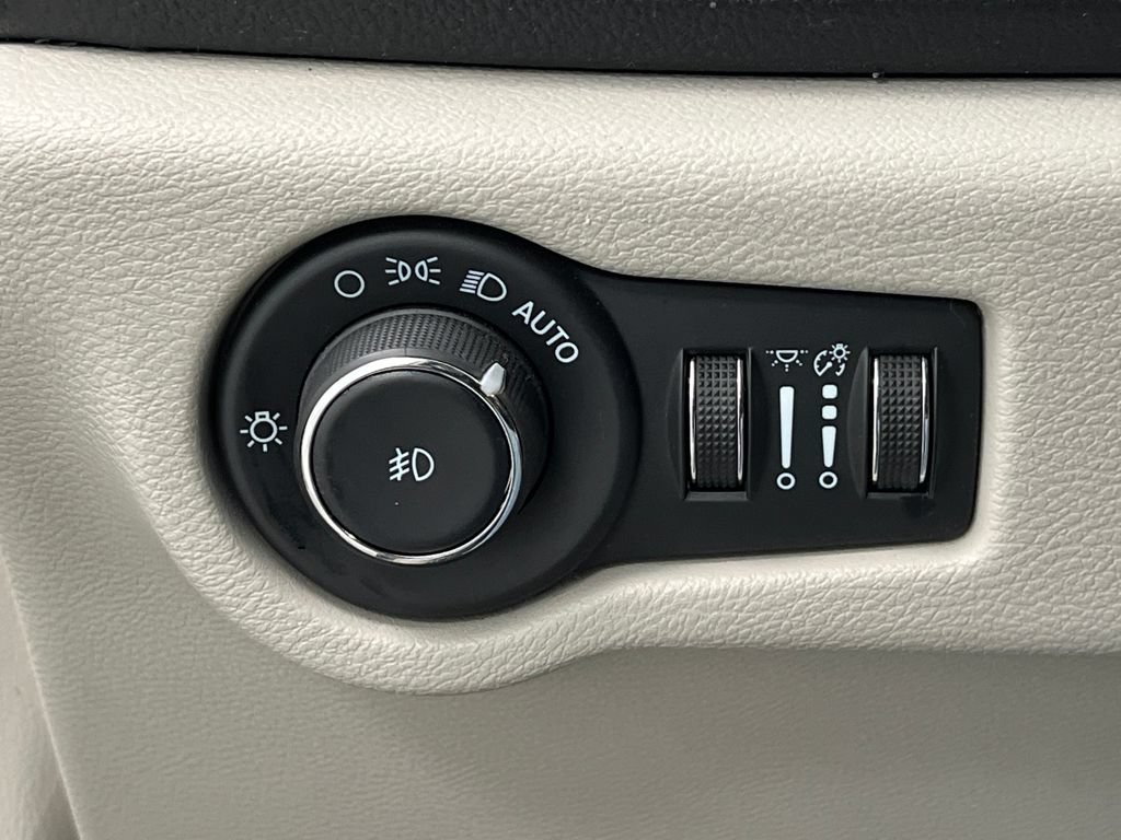 Used 2024 Chrysler Pacifica Limited FWD image 59