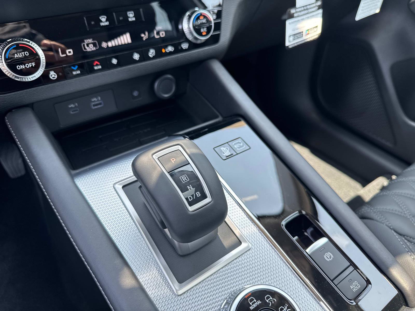 New 2025 Mitsubishi Outlander SEL image 25