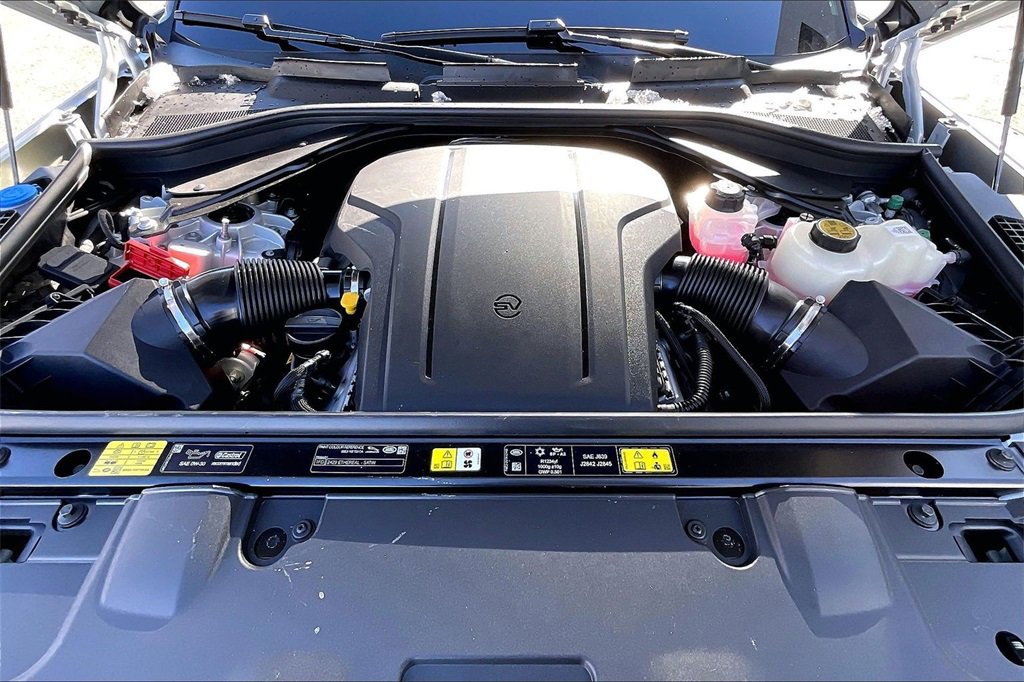New 2026 Land Rover Range Rover SV image 12