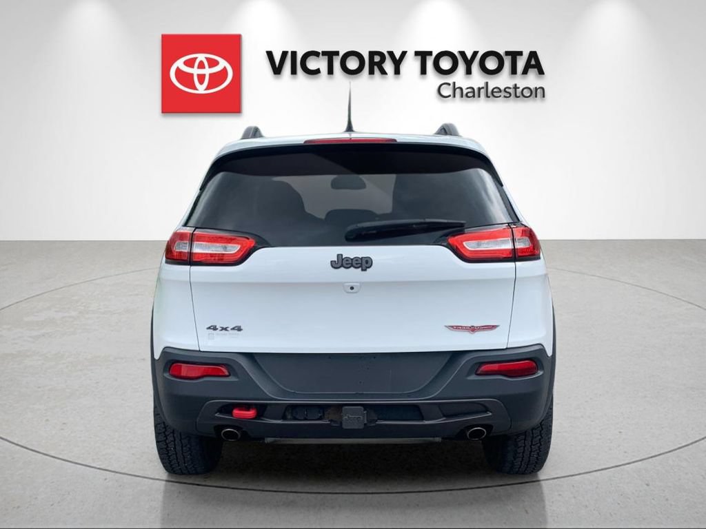 Used 2015 Jeep Cherokee Trailhawk w/ Leather Interior Group AWD/4WD image 4