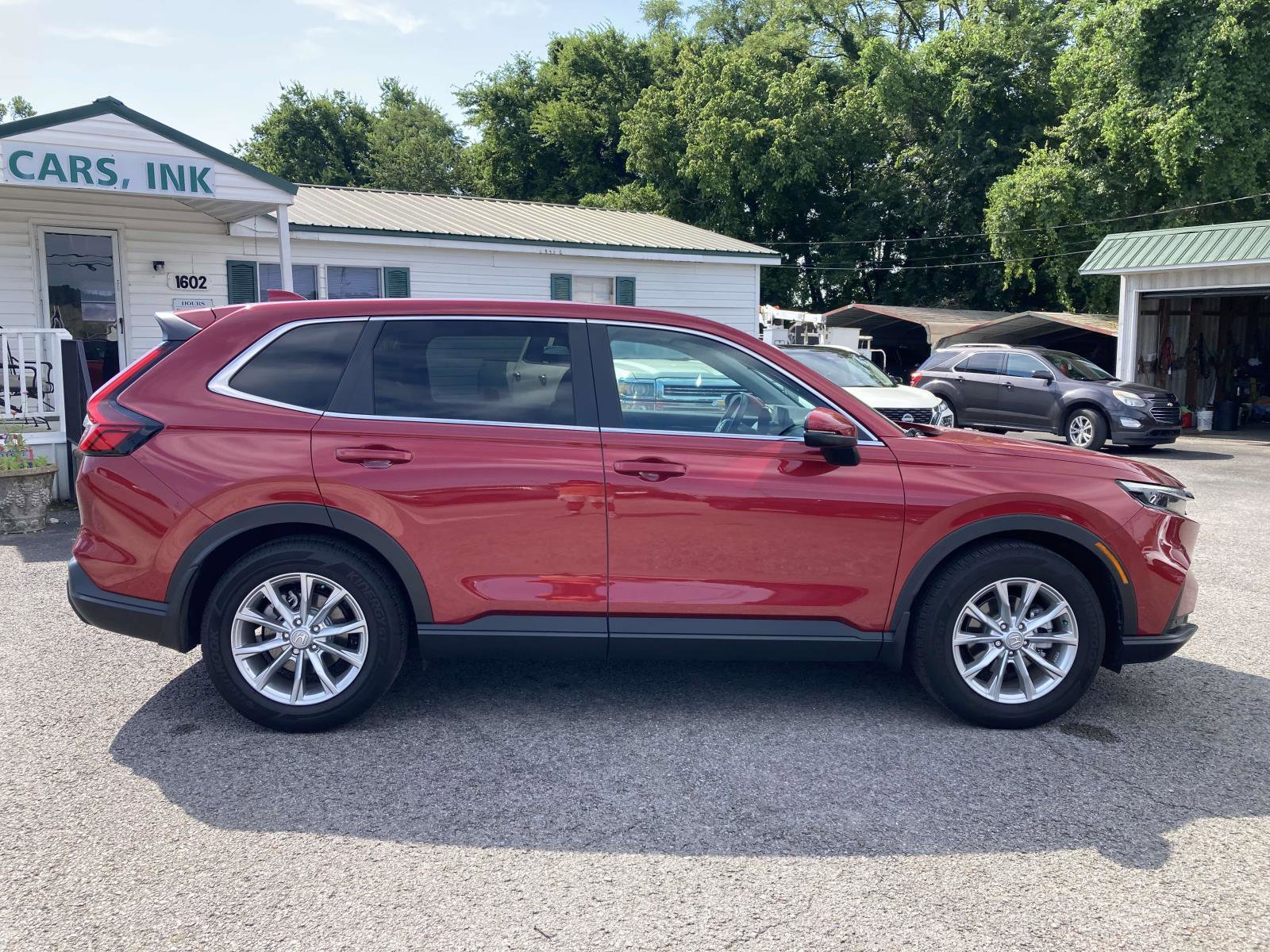 Used 2025 Honda CR-V EX-L image 2