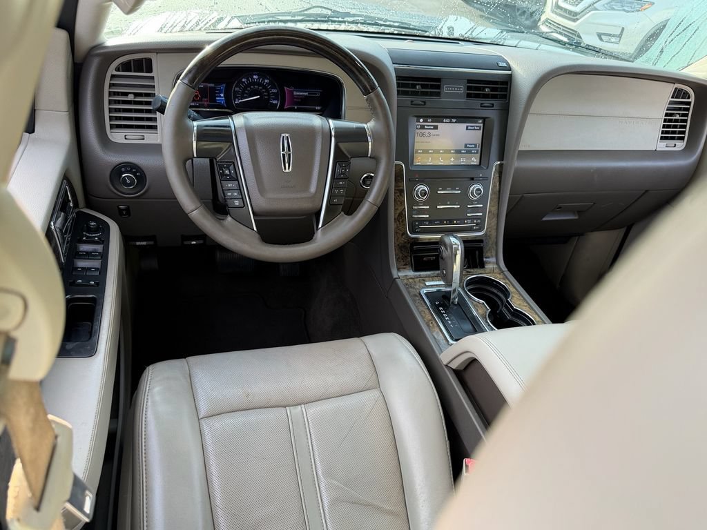 Used 2017 Lincoln Navigator Select RWD image 13