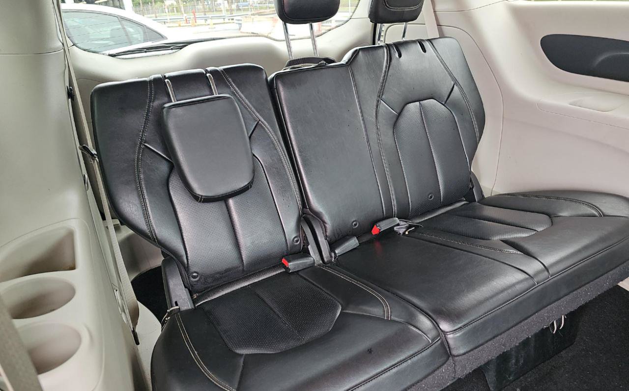 Used 2020 Chrysler Voyager Lxi FWD image 17