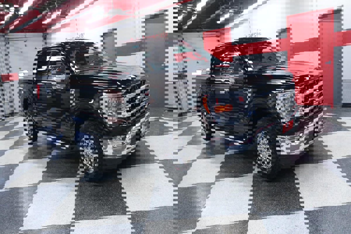 Used 2023 Ford F150 Lariat w/ FX4 Off-Road Package image 3