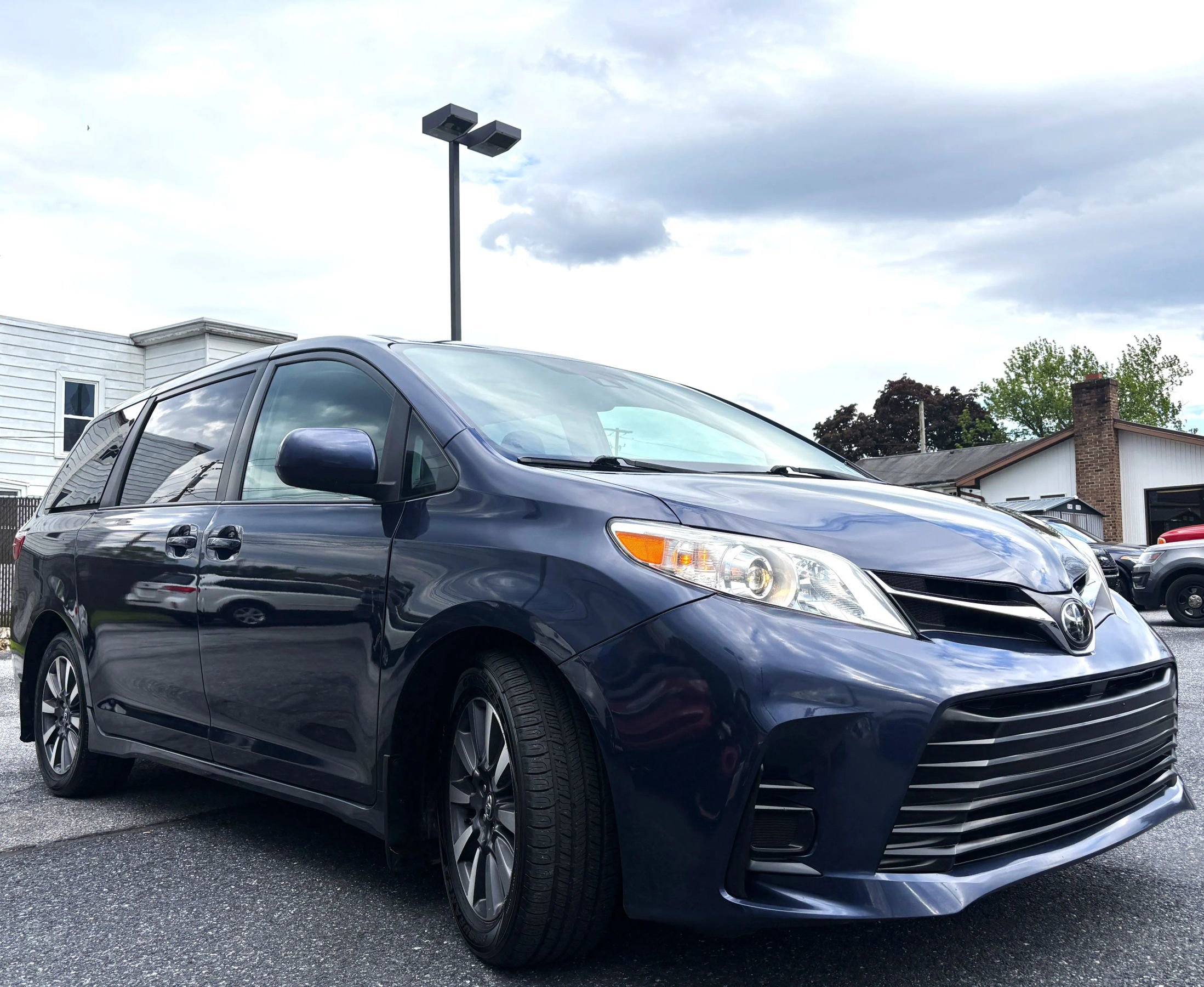 Used 2018 Toyota Sienna LE AWD/4WD image 3
