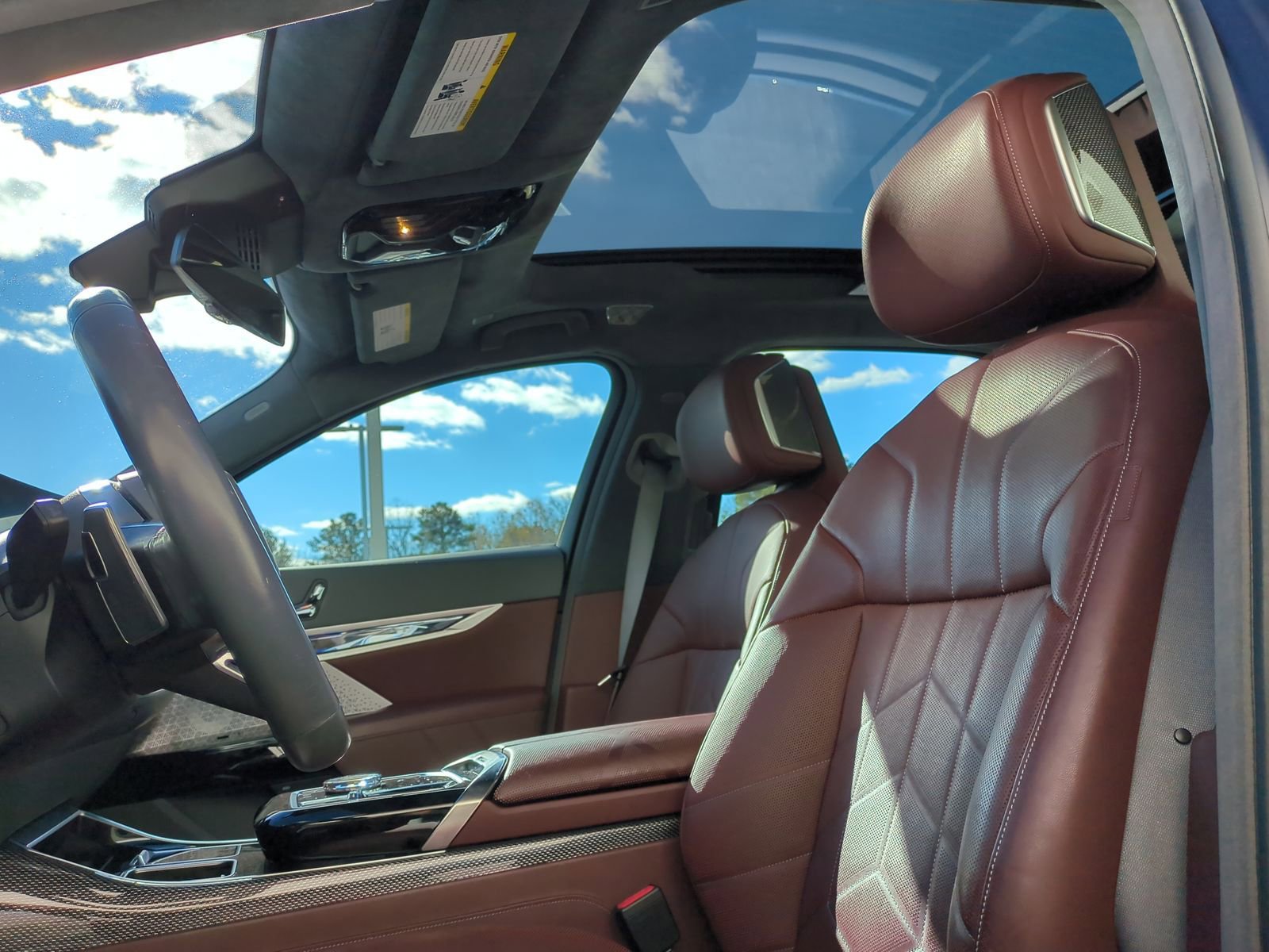 Certified 2023 BMW 740i image 16