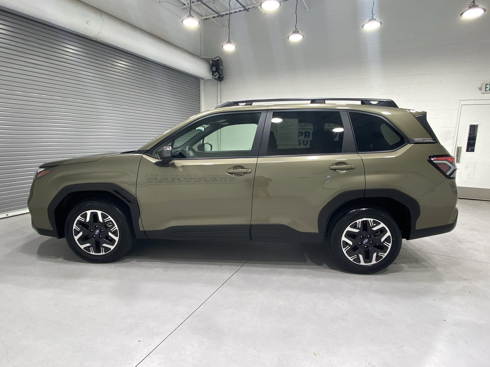 Used 2025 Subaru Forester Premium AWD/4WD image 5