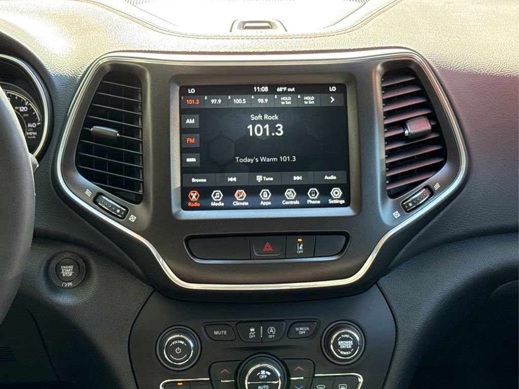 Used 2022 Jeep Cherokee Trailhawk image 19