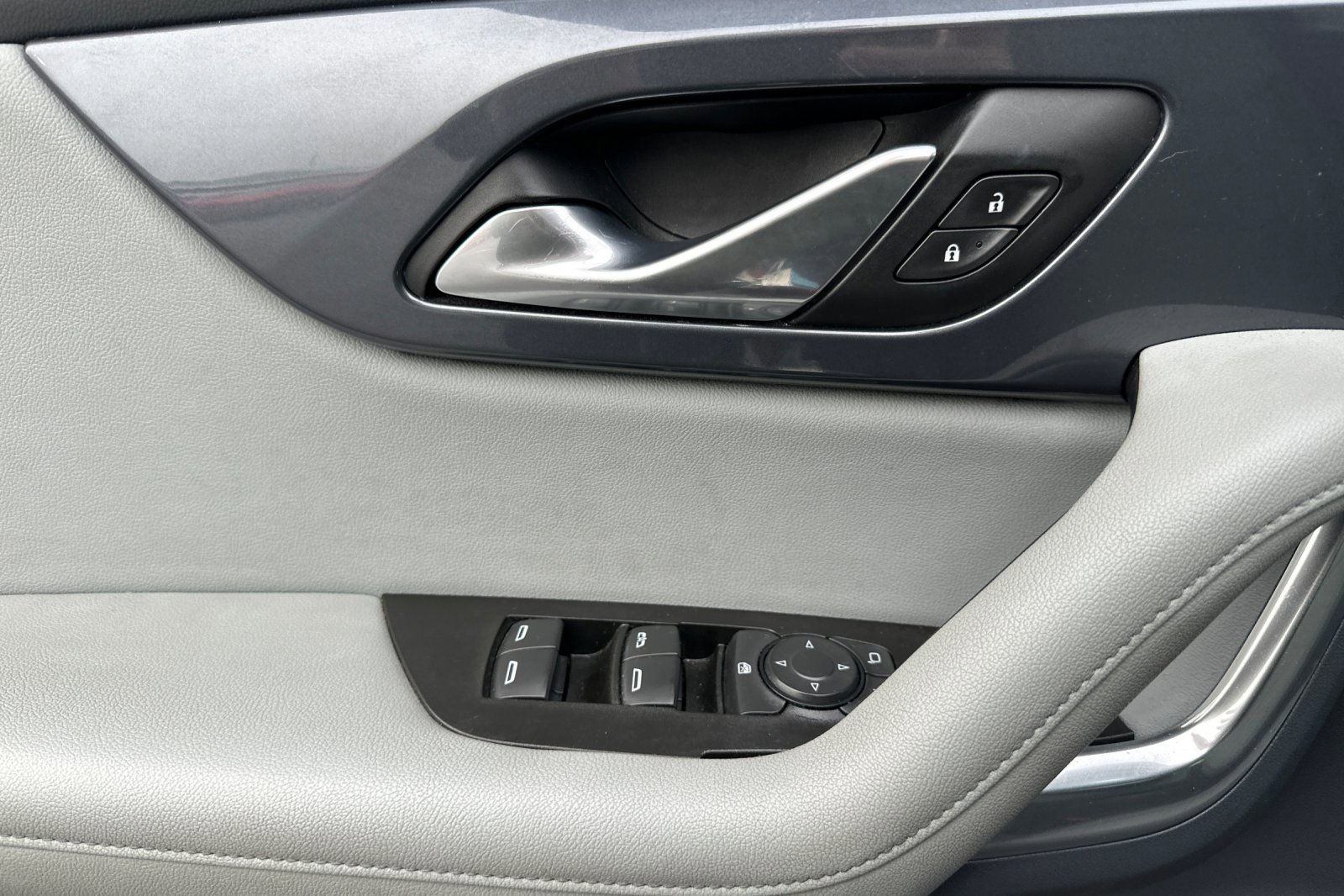 Used 2020 Chevrolet Blazer LT image 11