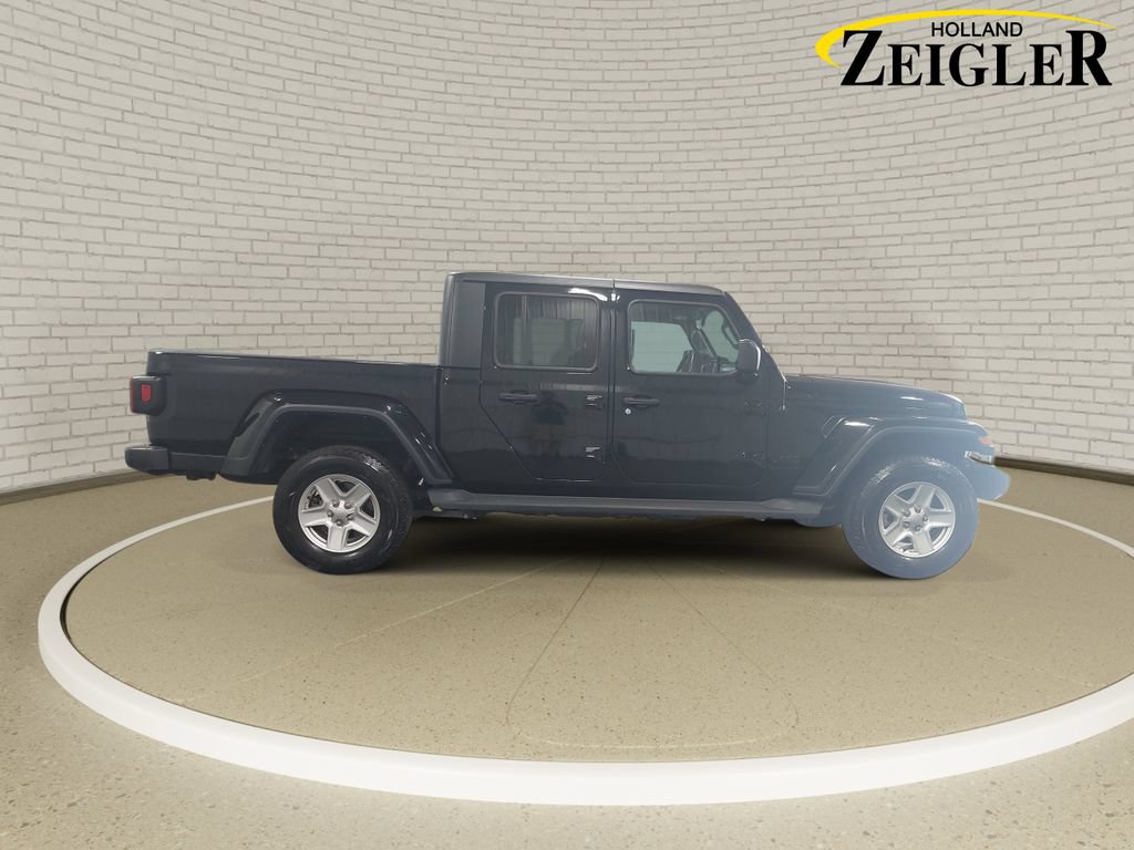 Used 2022 Jeep Gladiator Sport AWD/4WD image 4