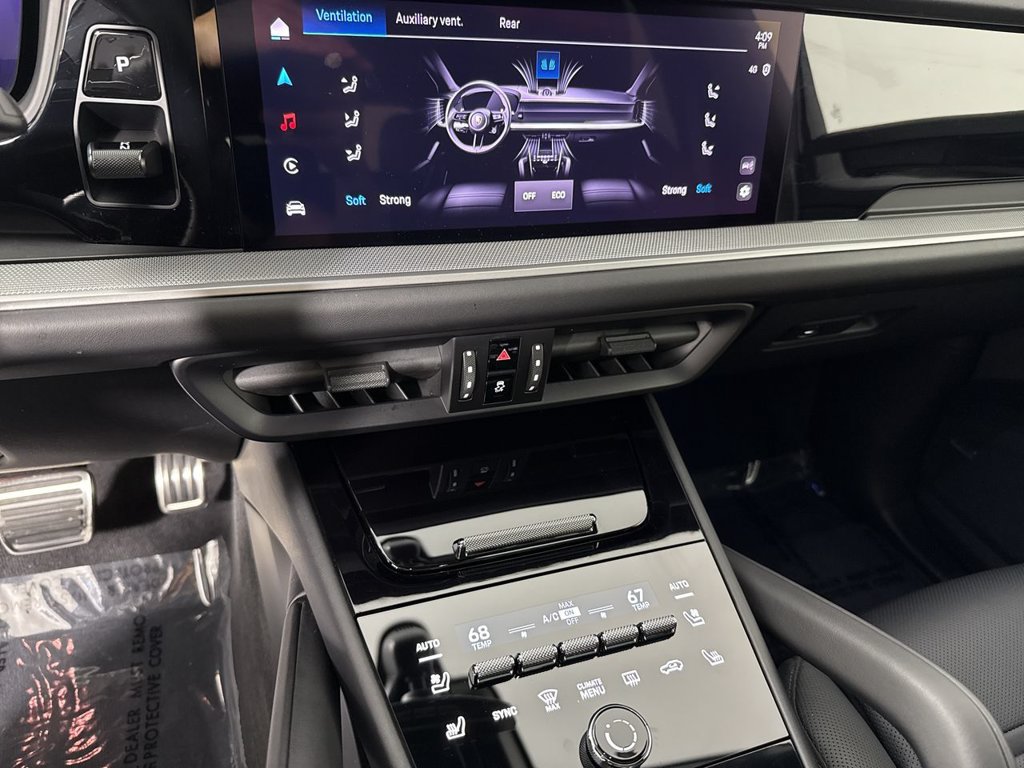 Certified 2025 Porsche Cayenne S AWD/4WD image 31