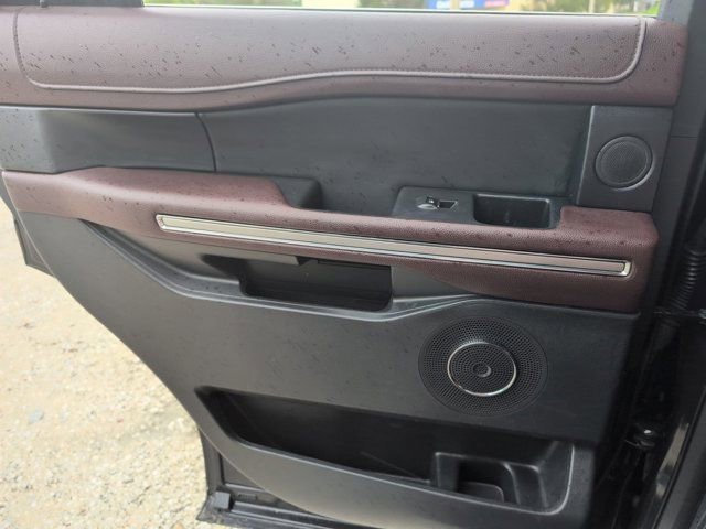 Used 2024 Ford Expedition Limited image 27