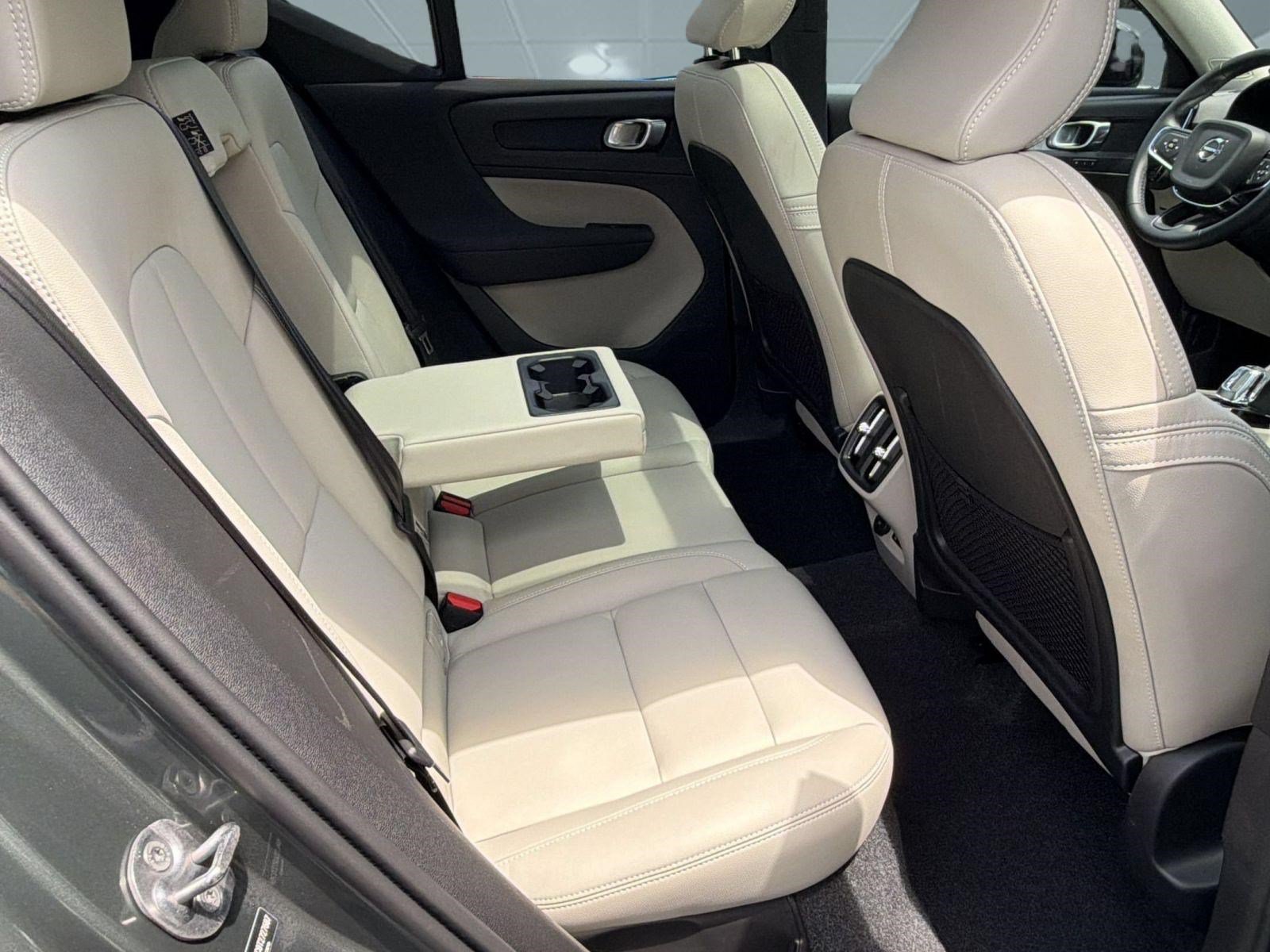 Certified 2026 Volvo XC40 B5 Plus AWD/4WD image 29