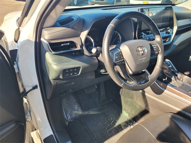 Used 2021 Toyota Highlander Limited image 12