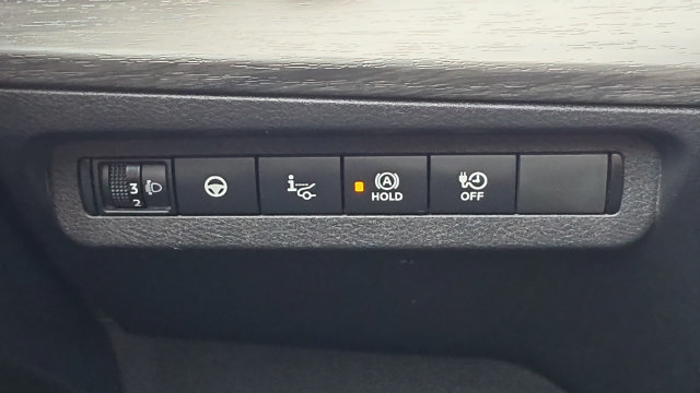 Used 2023 Nissan Ariya AWD image 15