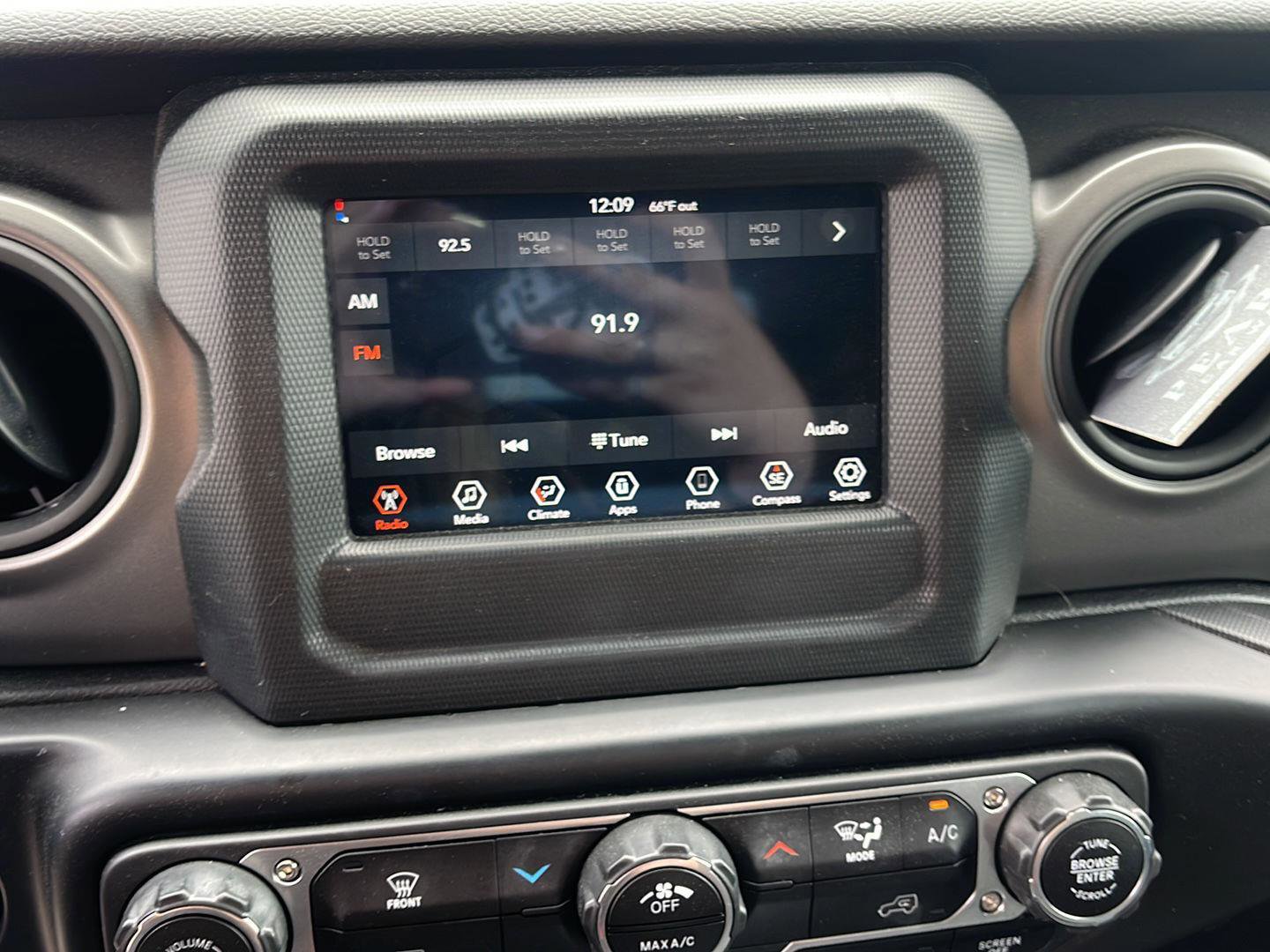 Used 2022 Jeep Wrangler Sport S image 17