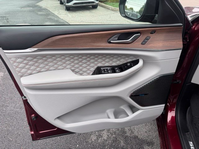 Used 2022 Jeep Grand Cherokee Summit w/ MOPAR Finishing Package AWD/4WD image 19