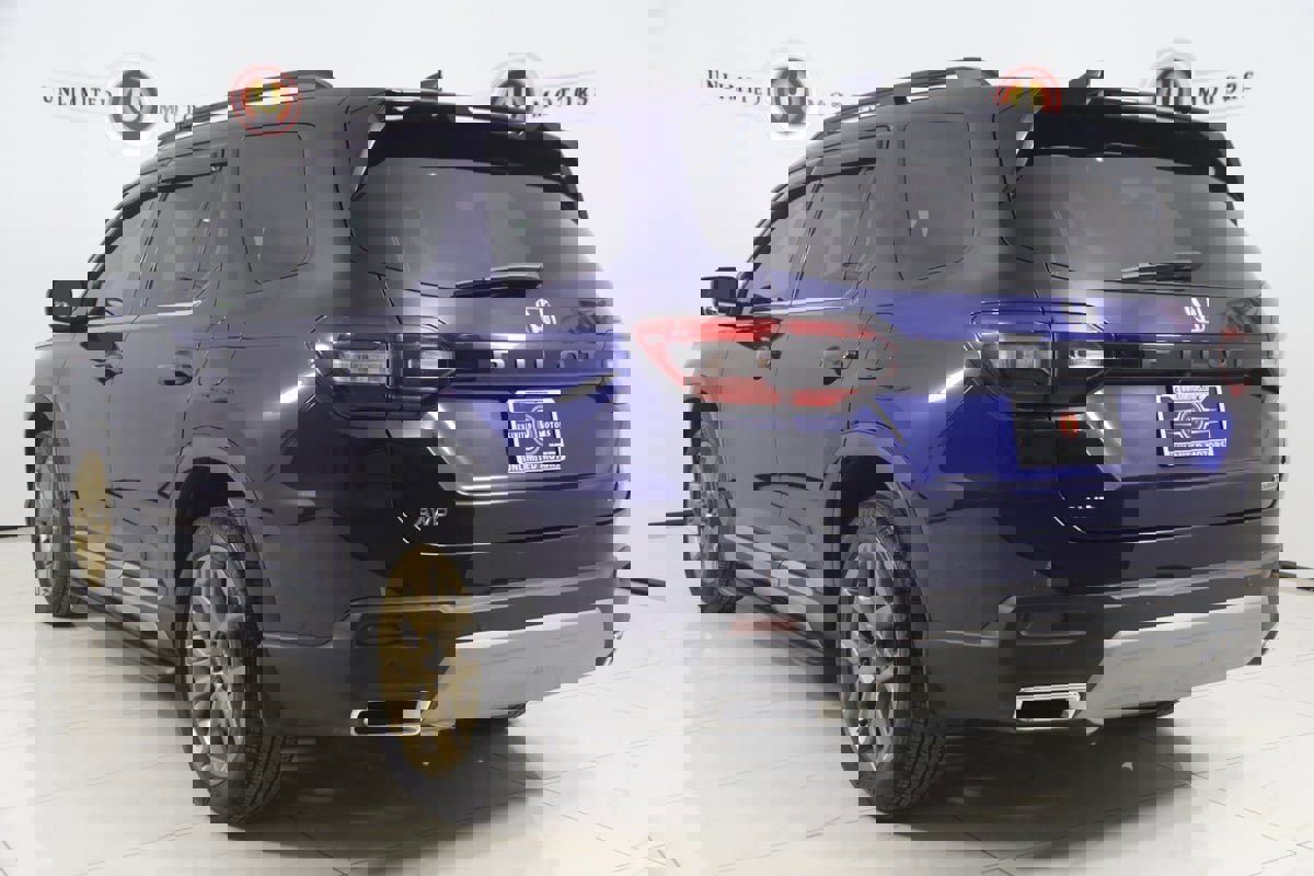 Used 2024 Honda Pilot Touring image 4