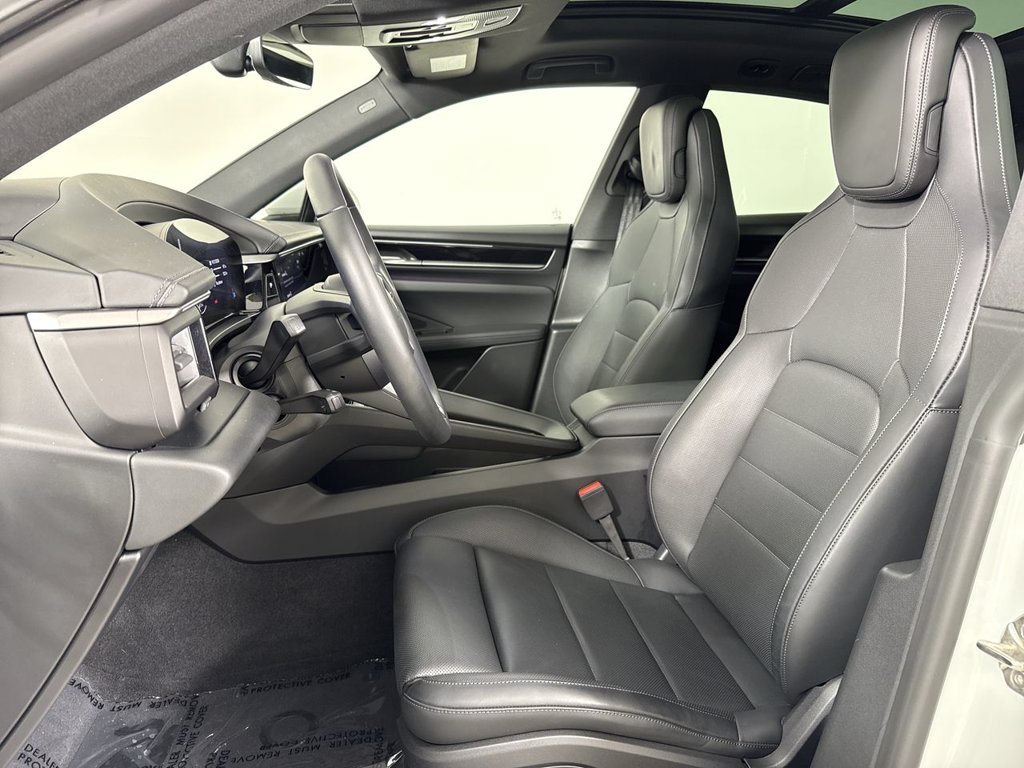 Certified 2025 Porsche Macan 4 Electric AWD/4WD image 5