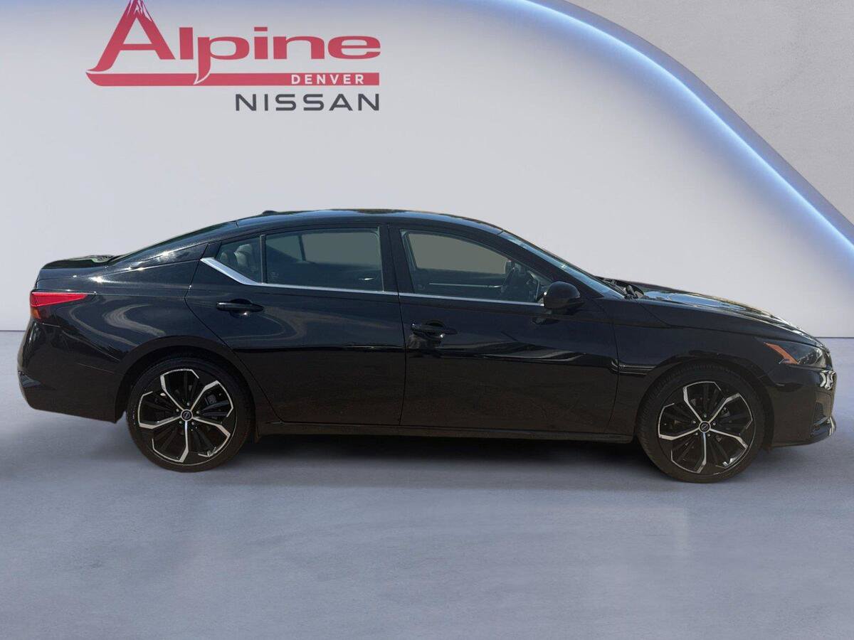 Used 2024 Nissan Altima 2.5 SR FWD image 6
