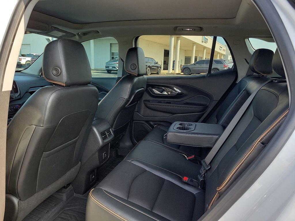 Used 2022 GMC Terrain AT4 w/ Infotainment Package II image 9