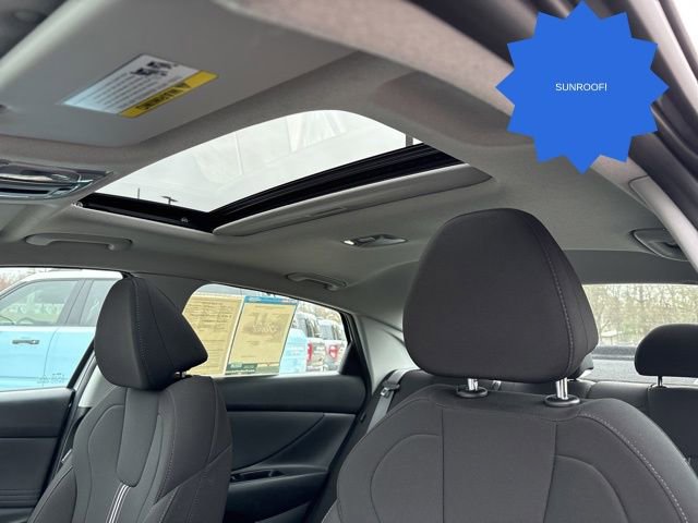 Used 2025 Hyundai Elantra SEL image 28