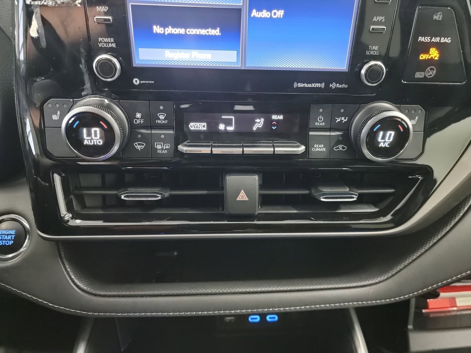 Used 2022 Toyota Highlander XLE AWD/4WD image 21