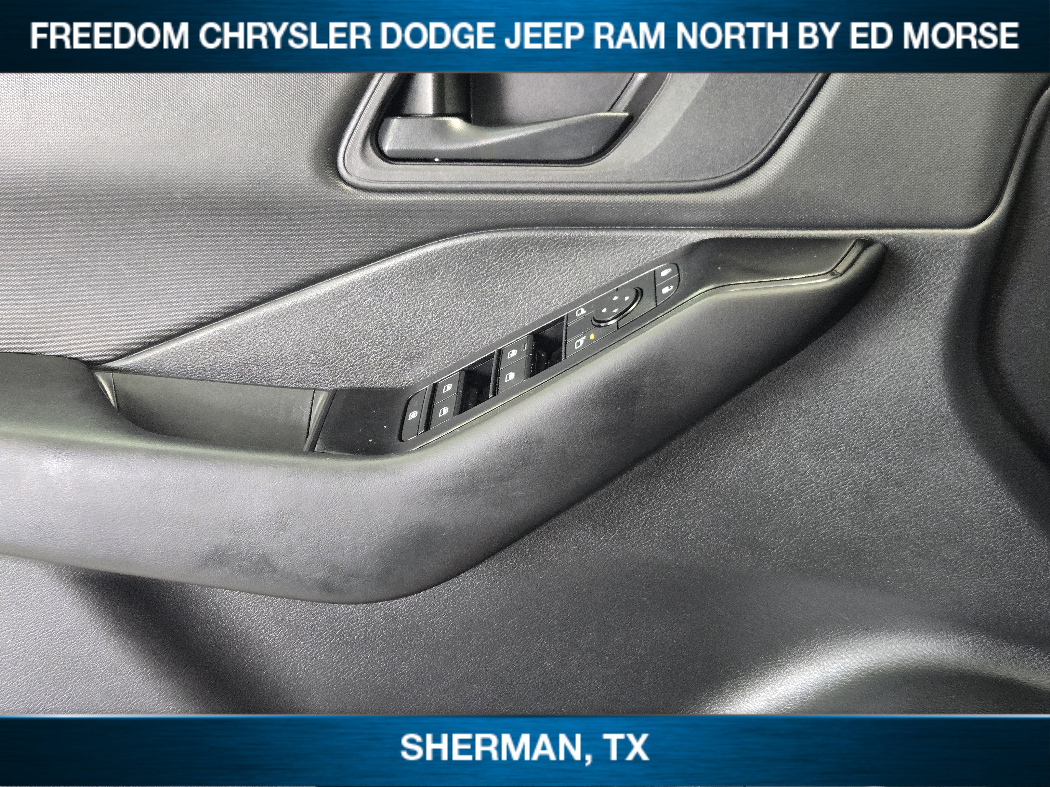 Used 2024 Nissan Rogue S FWD image 17