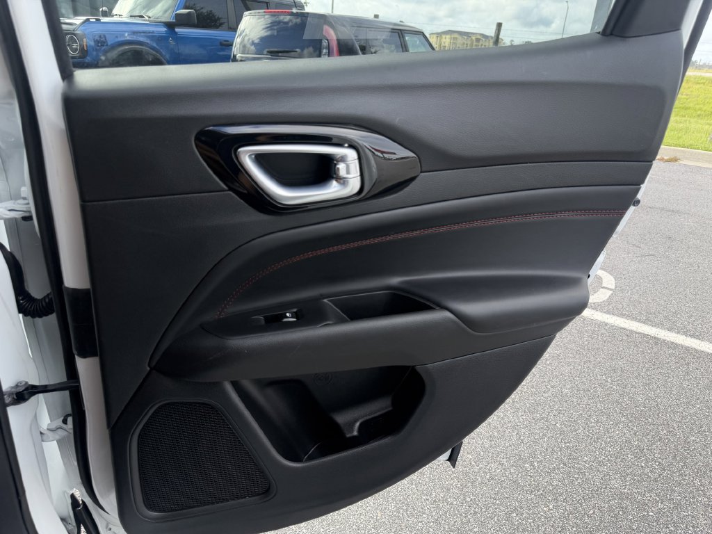 Used 2022 Jeep Compass Trailhawk AWD/4WD image 25