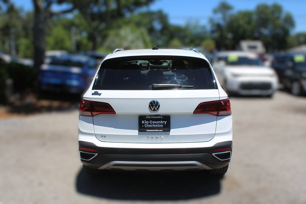 Used 2023 Volkswagen Taos SE w/ Panoramic Sunroof Package FWD image 8