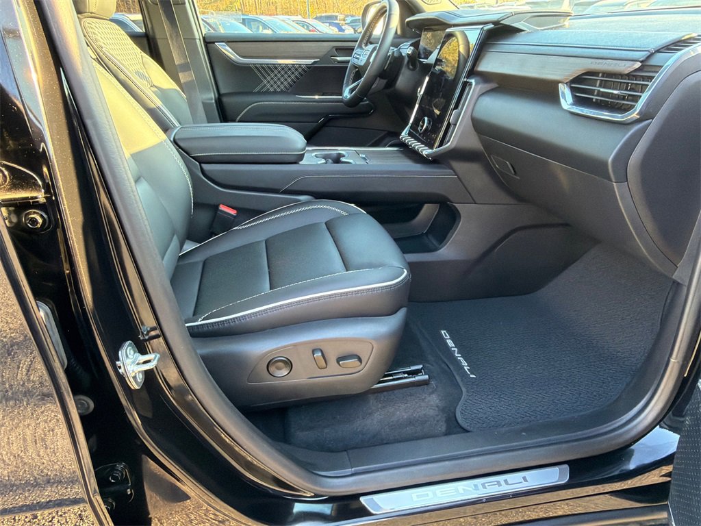 Used 2025 GMC Acadia Denali image 13