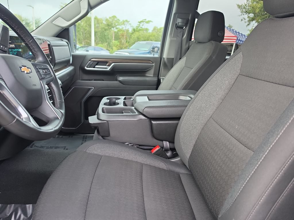 Used 2025 Chevrolet Silverado 2500 LT w/ Convenience Package AWD/4WD image 9