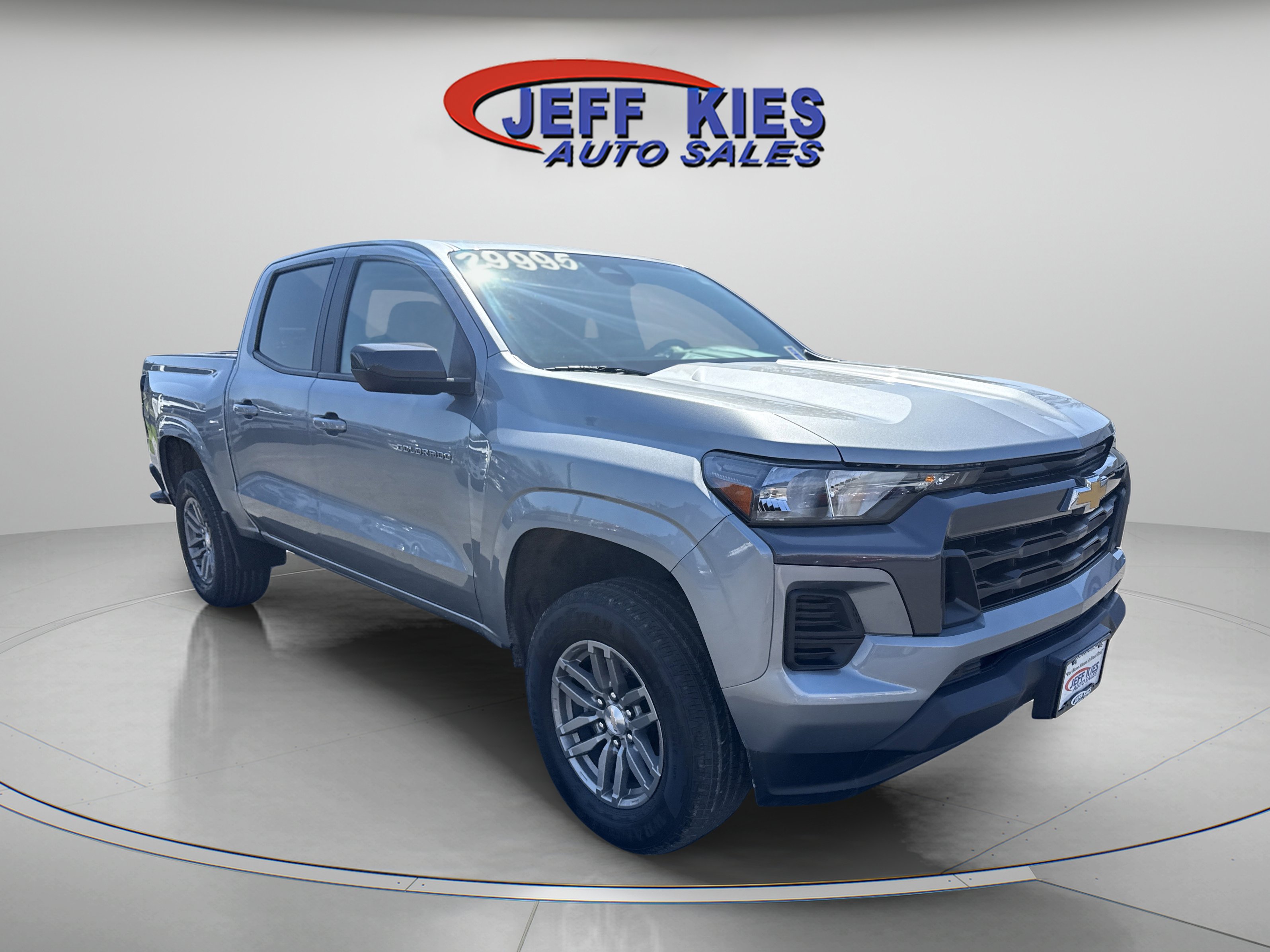 Used 2024 Chevrolet Colorado LT AWD/4WD image 3