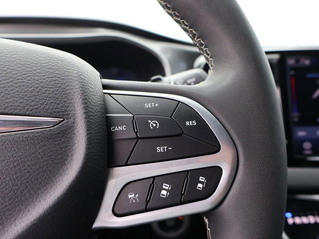 Used 2025 Chrysler Pacifica Select FWD image 27