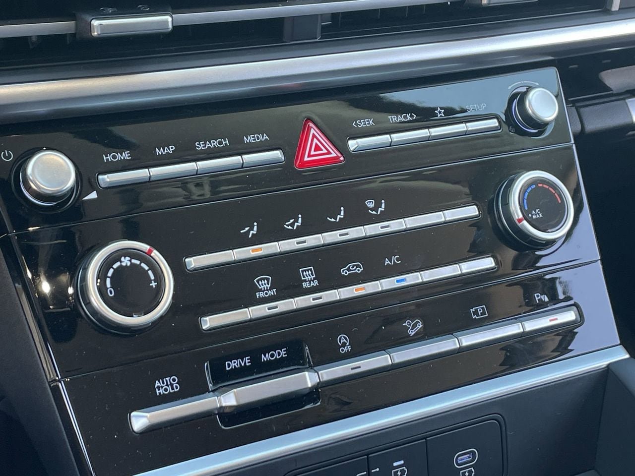 Certified 2026 Hyundai Santa Fe SE image 26