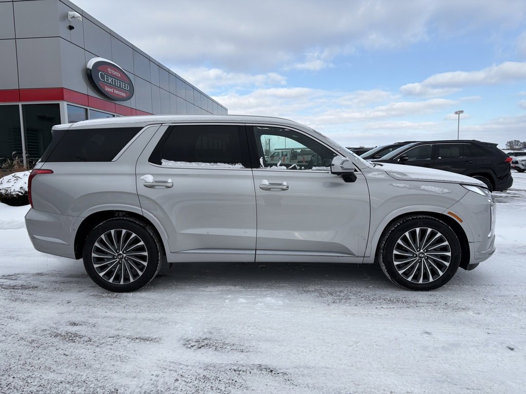 Used 2024 Hyundai Palisade Calligraphy image 2