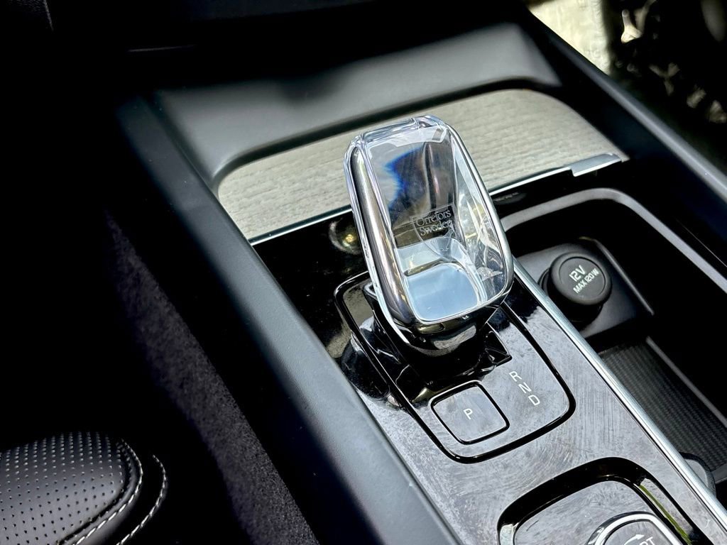 Used 2025 Volvo XC60 T8 Ultra w/ Protection Package Premier AWD/4WD image 24