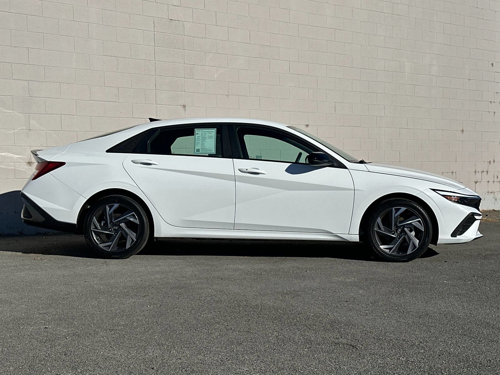 Certified 2025 Hyundai Elantra SEL FWD image 2
