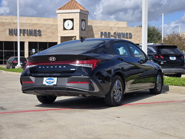 Certified 2025 Hyundai Elantra Hybrid FWD image 8