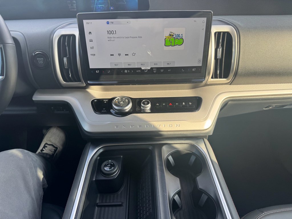 Used 2025 Ford Expedition Active image 23
