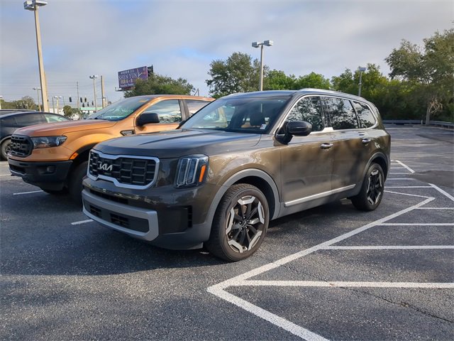 Used 2023 Kia Telluride S w/ S Sunroof Package image 1